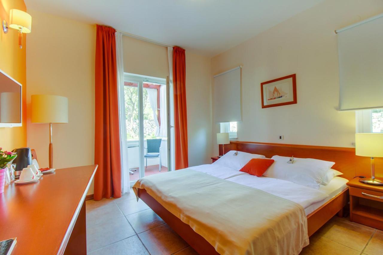Hotel Manora Нерезине Екстериор снимка