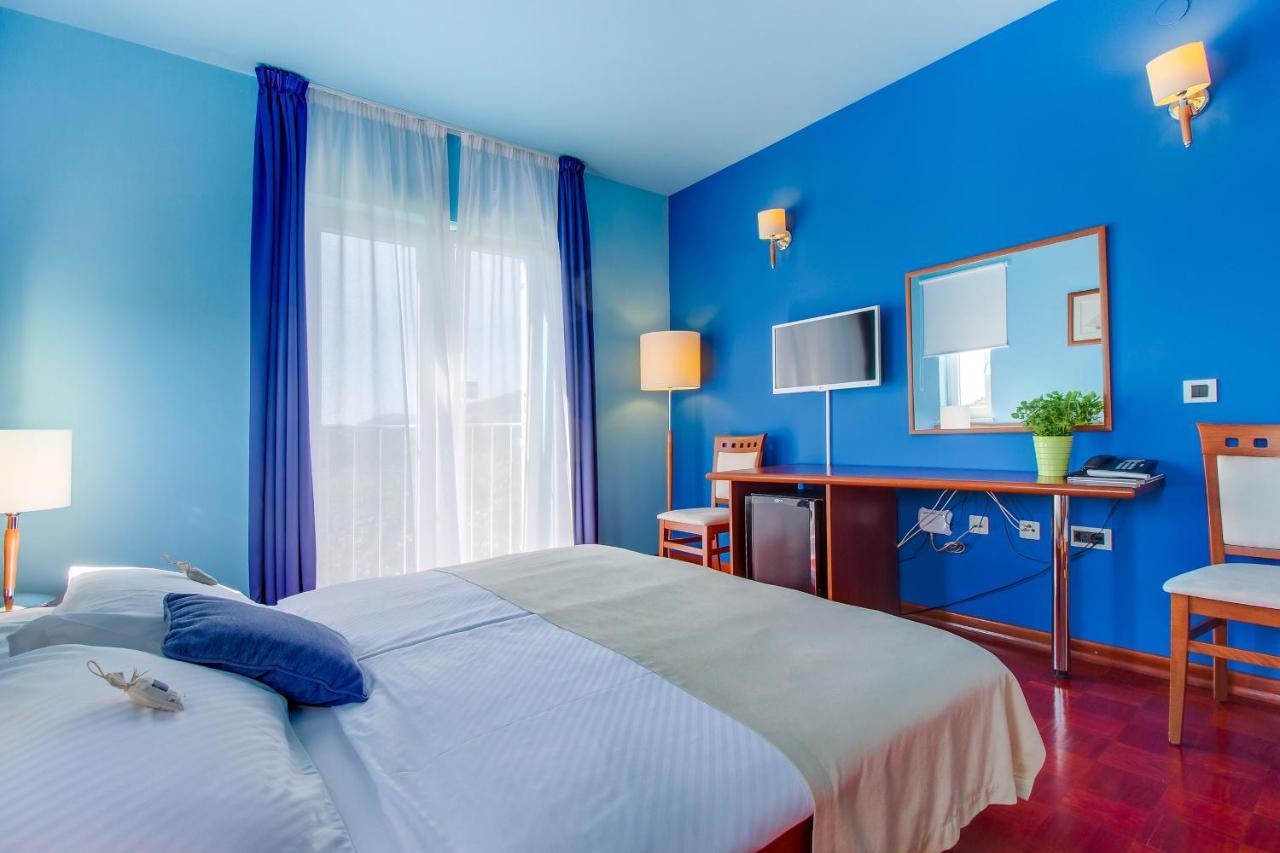 Hotel Manora Нерезине Екстериор снимка
