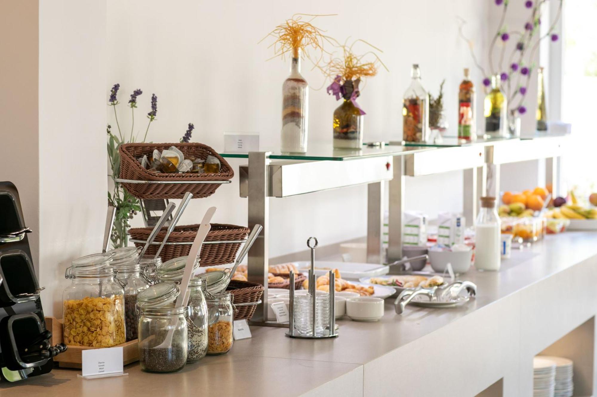 Hotel Manora Нерезине Екстериор снимка