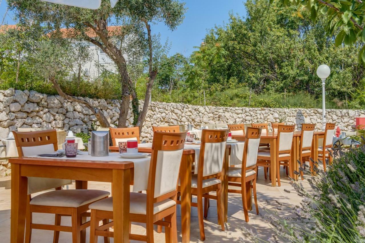 Hotel Manora Нерезине Екстериор снимка