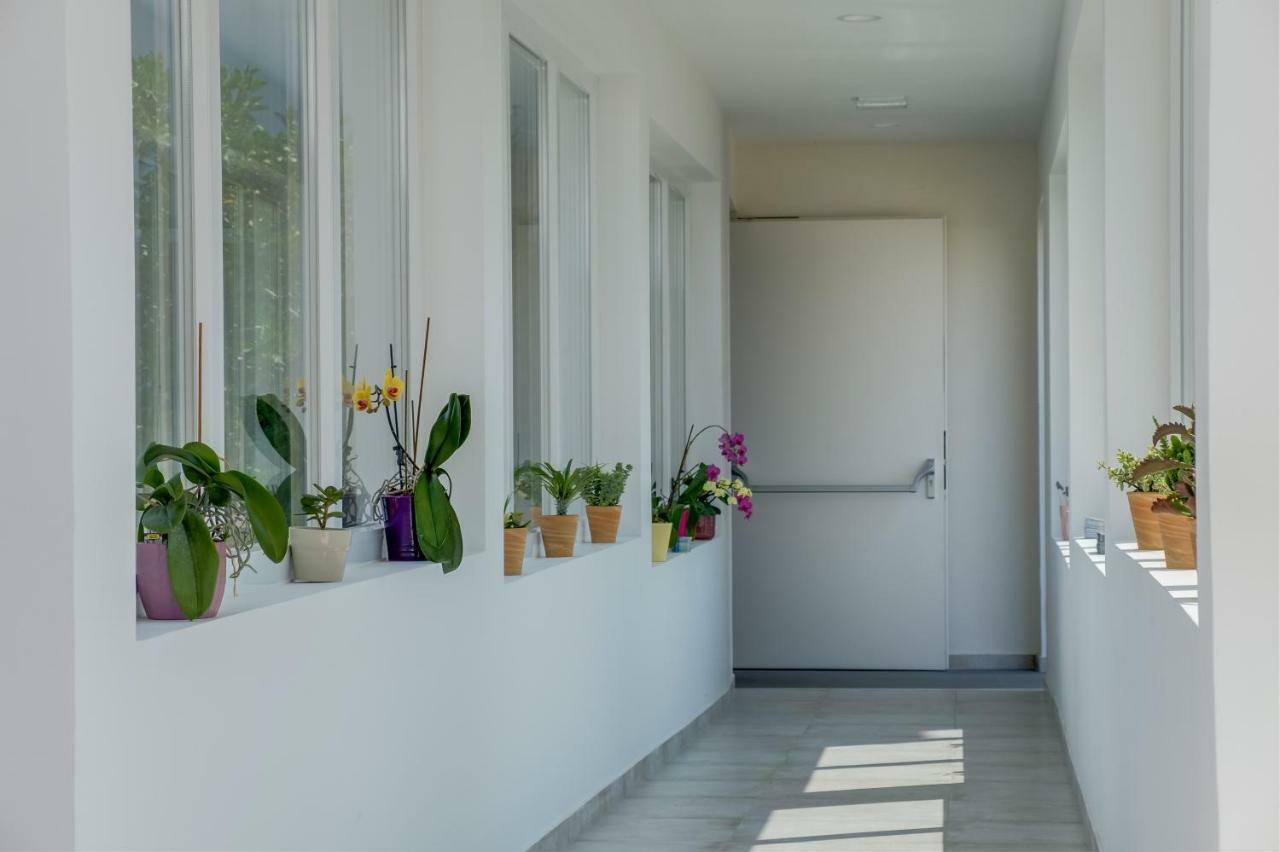 Hotel Manora Нерезине Екстериор снимка